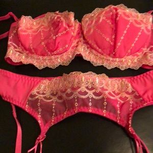 Fredricks of Hollywood bra/garter set 34C